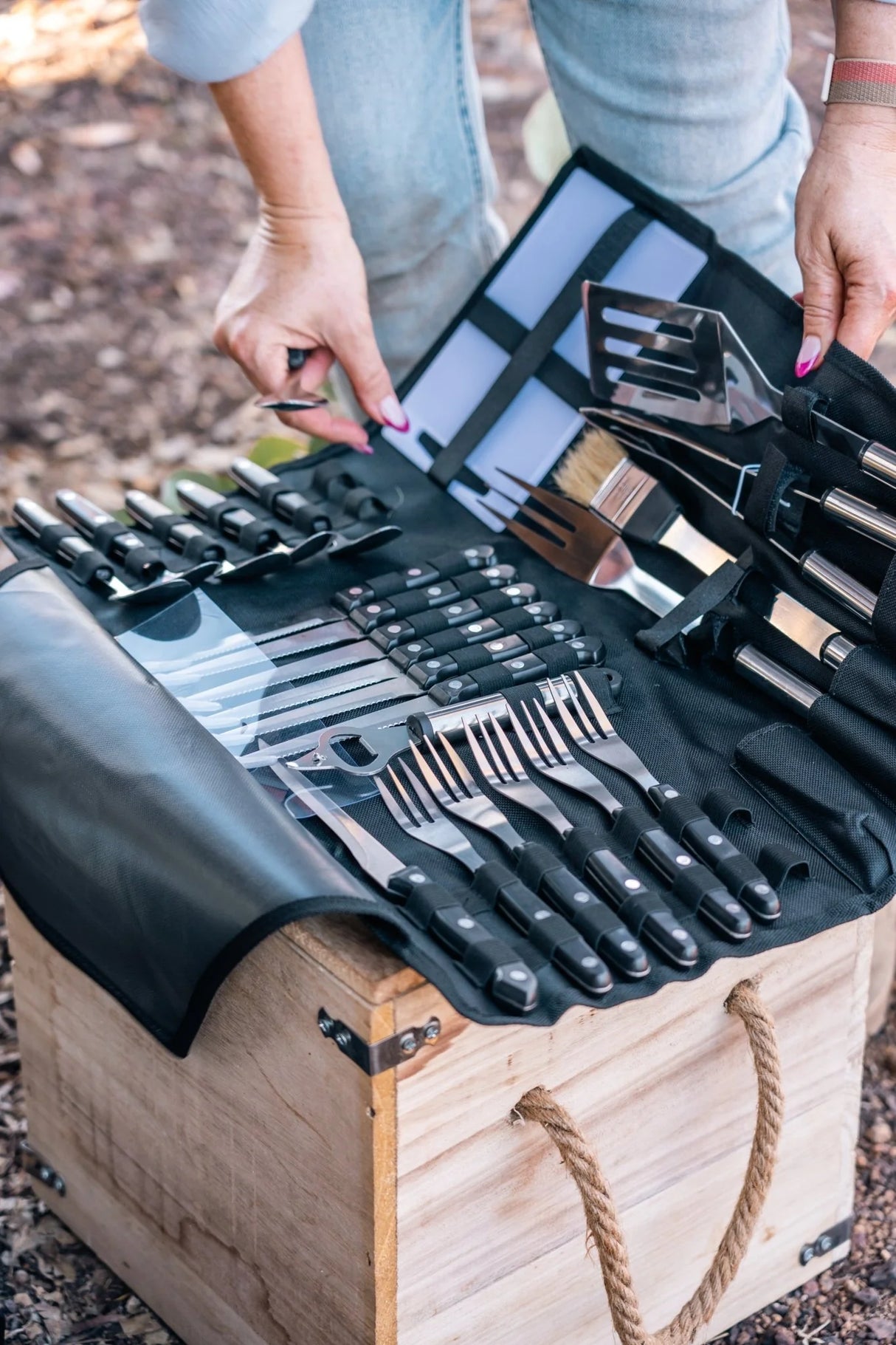 26PC CUTLERY AND BBQ SET