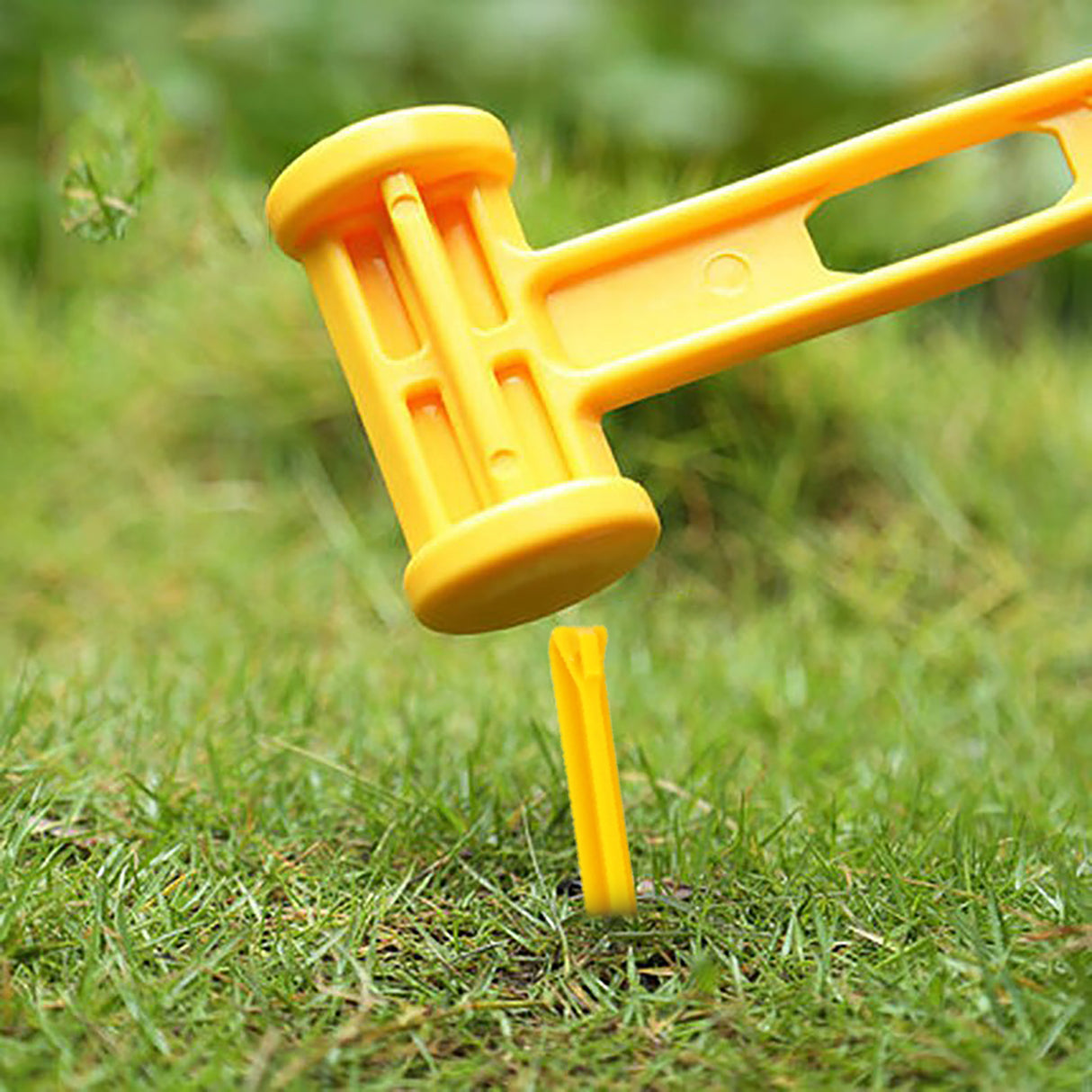 7pce Plastic Pegs and Mallet Set