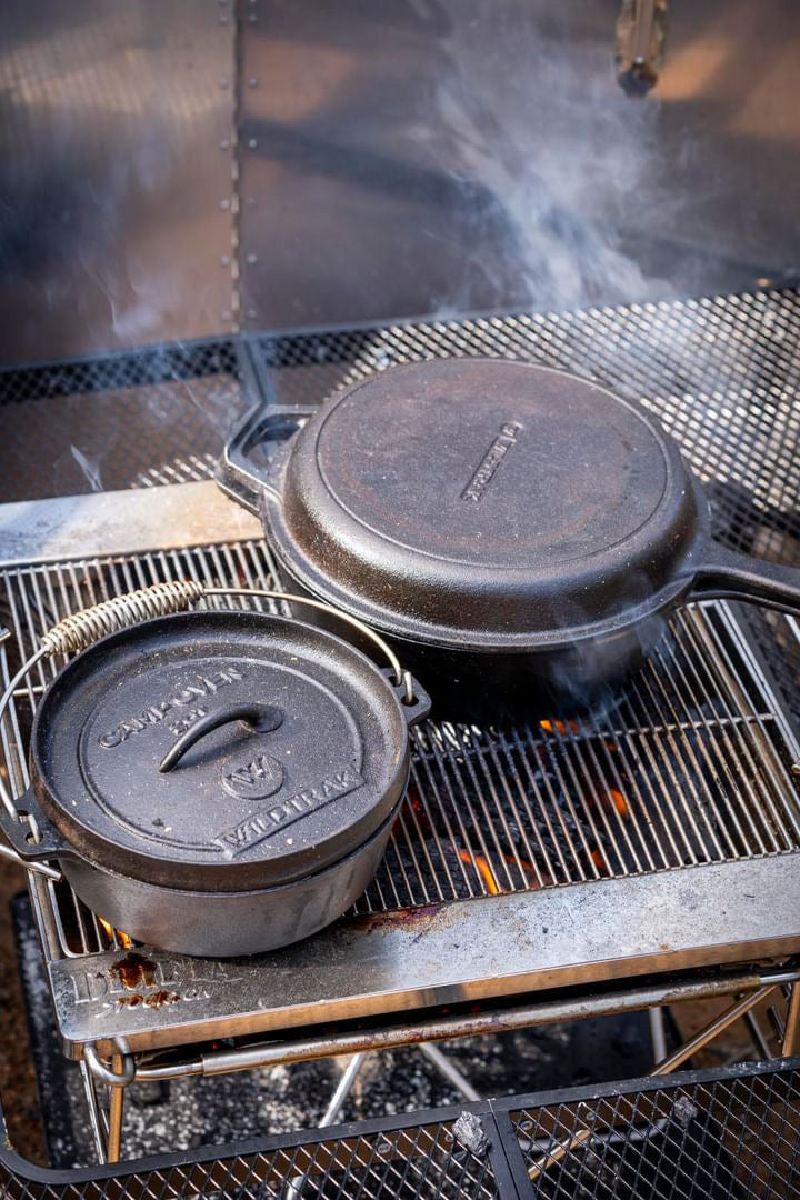 Cast Iron 2 Quart Heavy Duty Pre-Seasoned Round Camp Oven with Lip and Handle 20.5x10.8