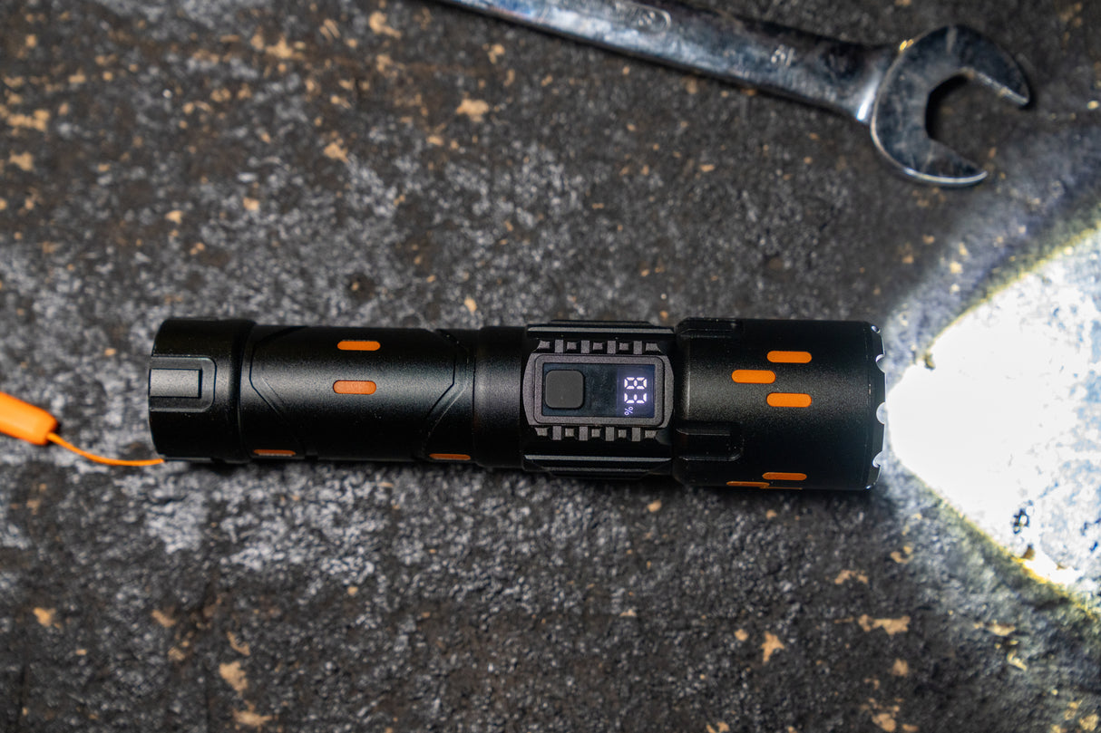 FLASHLIGHT 1500L 3000mAh RECHARGEABLE 17X4CM